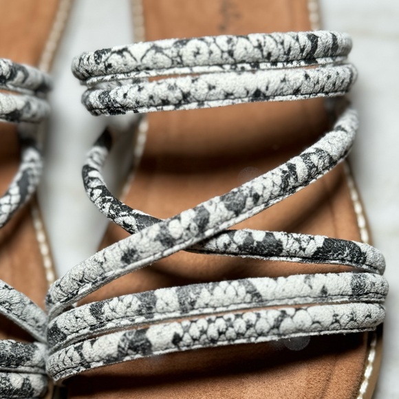 Diba True Cedar Cove Sandals subtle snakeskin NIB size 6 - Picture 14 of 16